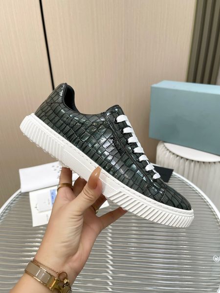 2021 designer shoes boots suede stitching sneakers retro mesh breathable trainers men women leather sneaker black round toe shoe 39-46 38-45
2021 designer shoes boots suede stitching sneakers retro mesh breathable trainers men women leather sneaker black round toe shoe 39-46 38-45