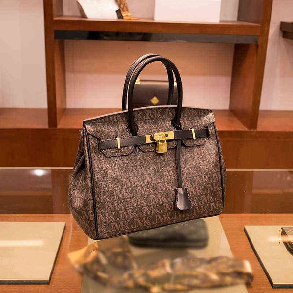 handbag female menger summer 2022 fashion high sense versatile texture niche single shoulder
handbag female menger summer 2022 fashion high sense versatile texture niche single shoulder
