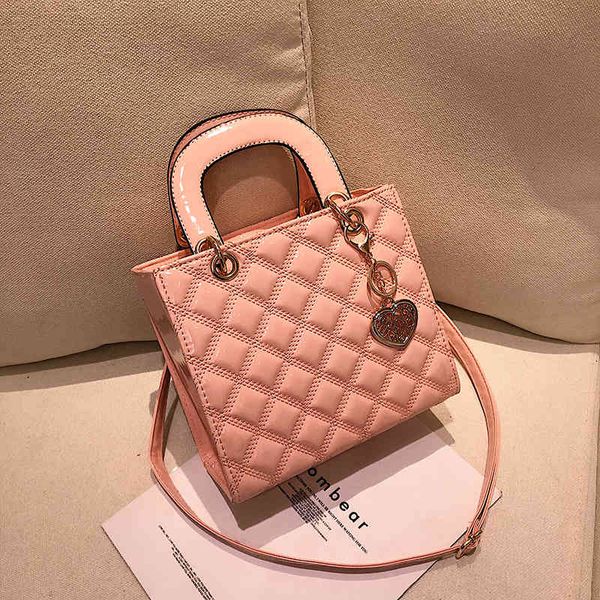 factory direct sale patent leather bright face women's 2022 new diana mini portable small lingge versatile one shoulder diagonal design
factory direct sale patent leather bright face women's 2022 new diana mini portable small lingge versatile one shoulder diagonal design