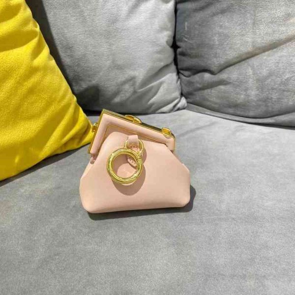 outlet autumn and winter new mini hairy chain clip bag dinner hand sling shoulder messenger bag women's
outlet autumn and winter new mini hairy chain clip bag dinner hand sling shoulder messenger bag women's