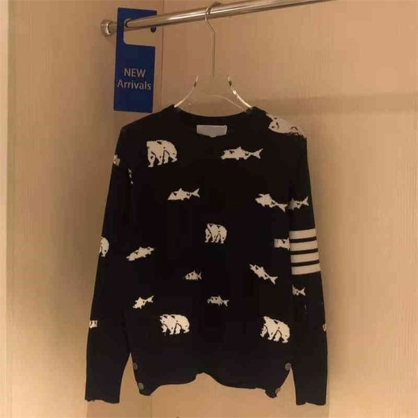 2022 factory wholesale new high version autumn fashion striped animal jacquard simple leisure loose comfortable couple sweater cqei, White;black
2022 factory wholesale new high version autumn fashion striped animal jacquard simple leisure loose comfortable couple sweater cqei, White;black