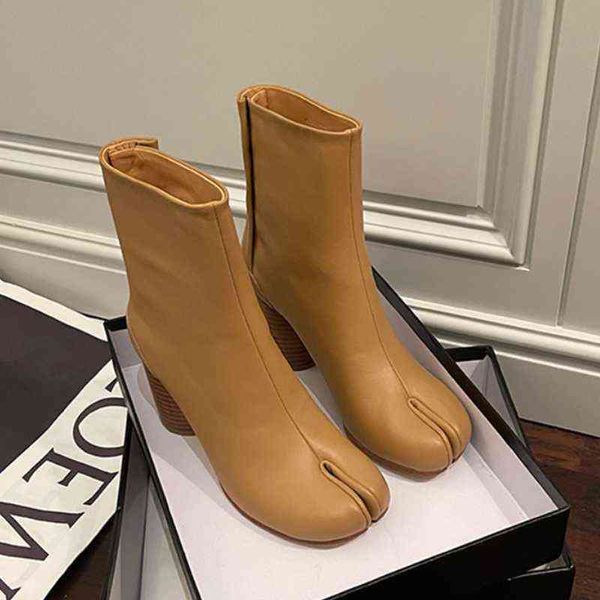dress shoes women cow leather/sheepskin split toe ankle ninja tabi boot genuine 8cm round heel high mm6 220715, Black
dress shoes women cow leather/sheepskin split toe ankle ninja tabi boot genuine 8cm round heel high mm6 220715, Black