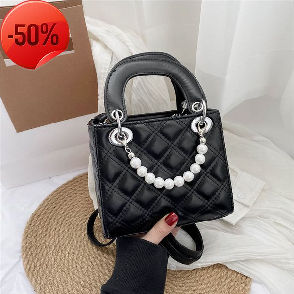 the factory directly 2022 new embroidered thread hand pearl diana fashion one shoulder women's bag
the factory directly 2022 new embroidered thread hand pearl diana fashion one shoulder women's bag