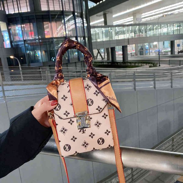 2022 factory wholesale new popular printed women's new vertical mobile phone fashion box one shoulder small square ins messenger bag f7
2022 factory wholesale new popular printed women's new vertical mobile phone fashion box one shoulder small square ins messenger bag f7