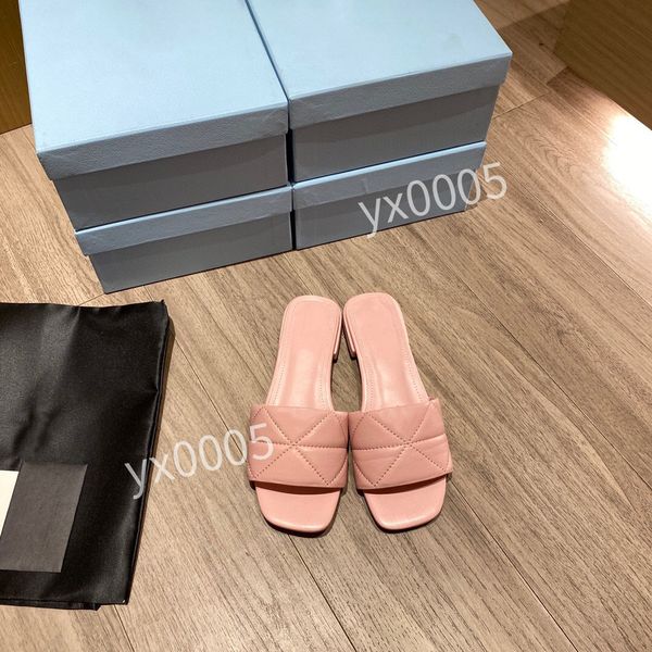 2022 new women rubber high heel slide sandal lady platform slipper summer embossed candy color outdoor beach flip flops women designers slid, Black
2022 new women rubber high heel slide sandal lady platform slipper summer embossed candy color outdoor beach flip flops women designers slid, Black