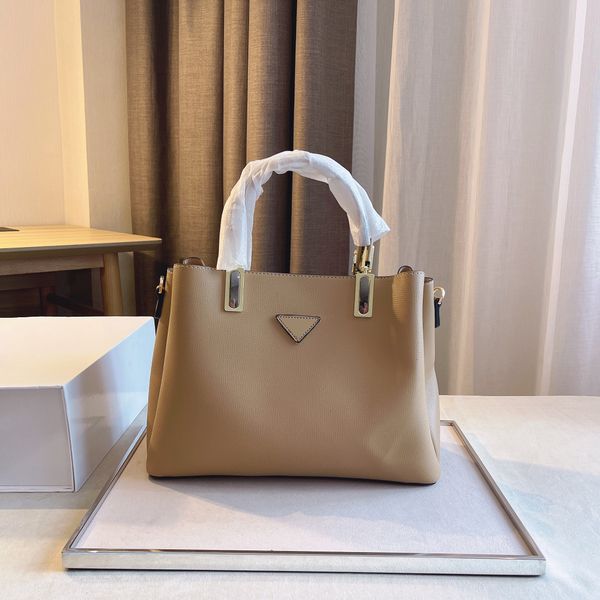 designers bags luxurys woman handbags single shoulder bags solid color women messenger bag temperament versatile wallet litchi pattern small
designers bags luxurys woman handbags single shoulder bags solid color women messenger bag temperament versatile wallet litchi pattern small