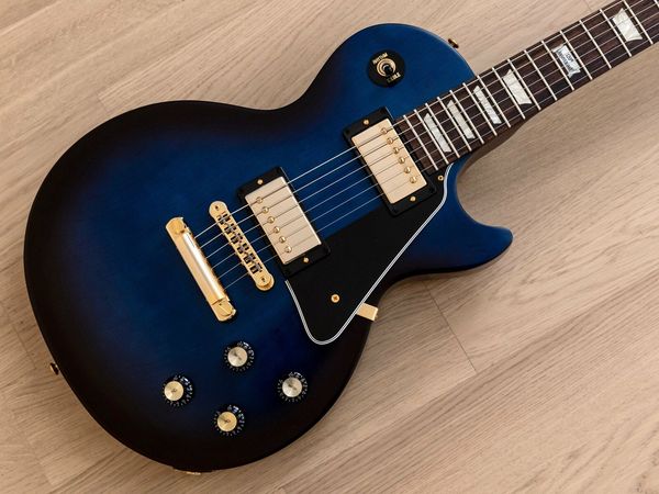 paul studio (mod) manhattan midnight w/ gold hardware, tags electric guitar 
paul studio (mod) manhattan midnight w/ gold hardware, tags electric guitar