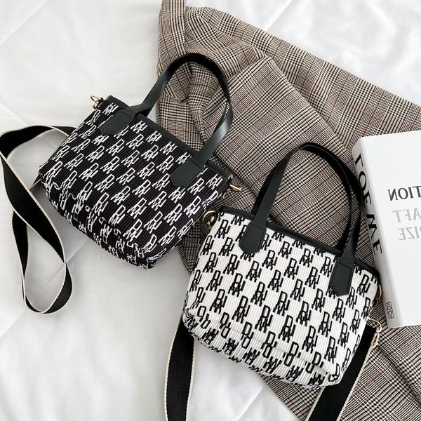 bag women's spring summer fashion new large capacity shoulder handbag messenger ladies bags crossbody handbags
bag women's spring summer fashion new large capacity shoulder handbag messenger ladies bags crossbody handbags