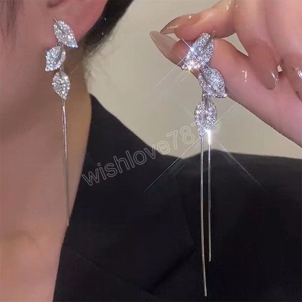 personalized leaf tassel light luxury glitter diamond earring for women korean fashion dangle earring daily birthday party jewelry gift, Silver
personalized leaf tassel light luxury glitter diamond earring for women korean fashion dangle earring daily birthday party jewelry gift, Silver