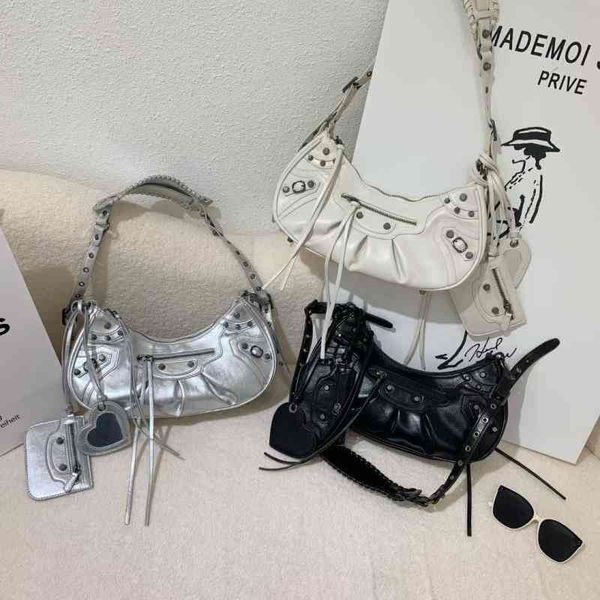 luxury b handbags designer bbalencaigass bag women 2022 trend fashion rivet single shoulder high sense minority locomotive armpit sweet cool
luxury b handbags designer bbalencaigass bag women 2022 trend fashion rivet single shoulder high sense minority locomotive armpit sweet cool