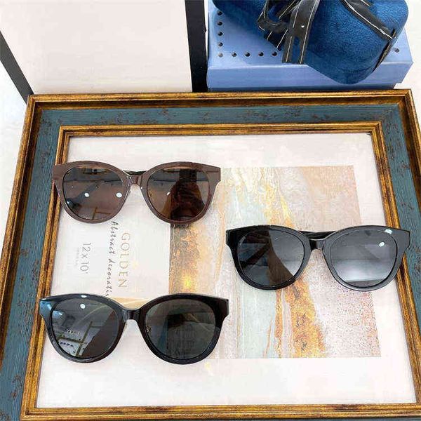 2022 new g family style same sunglasses female cat's eye round frame luxury eyewear leisure, White;black
2022 new g family style same sunglasses female cat's eye round frame luxury eyewear leisure, White;black