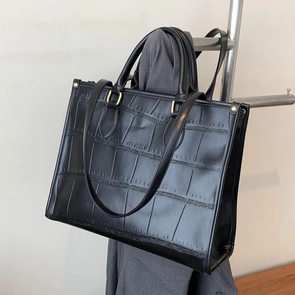 high capacity designer big crossbody bags for women 2022 pu leather winter female branded shoulder handbags purses totes
high capacity designer big crossbody bags for women 2022 pu leather winter female branded shoulder handbags purses totes
