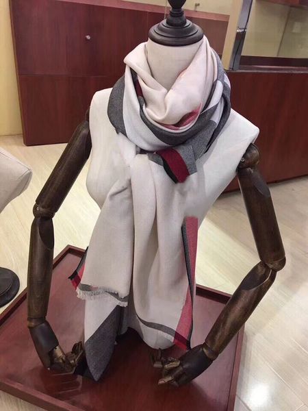 scarf designers Echarpe Hijab Good Quality Cashmere Scarves Alphabet Scarf Fashion Men's and Women's Four Seasons Cape Scarfs Classic Designer s
scarf designers Echarpe Hijab Good Quality Cashmere Scarves Alphabet Scarf Fashion Men's and Women's Four Seasons Cape Scarfs Classic Designer s