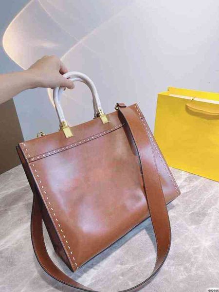 shoulder bags design hardware handle shopping crossbody wallet designed by well-known designer letter decoration purses 1127
shoulder bags design hardware handle shopping crossbody wallet designed by well-known designer letter decoration purses 1127