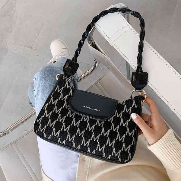 net red french niche women's 2022 summer fashion versatile single shoulder underarm bag fashion messenger bag luxury designer
net red french niche women's 2022 summer fashion versatile single shoulder underarm bag fashion messenger bag luxury designer