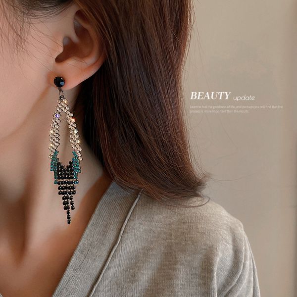 925 silver stud rhinestone-encrusted fringe temperament earrings european and american fashion retro rhinestone earrings exaggerated persona, Golden
925 silver stud rhinestone-encrusted fringe temperament earrings european and american fashion retro rhinestone earrings exaggerated persona, Golden