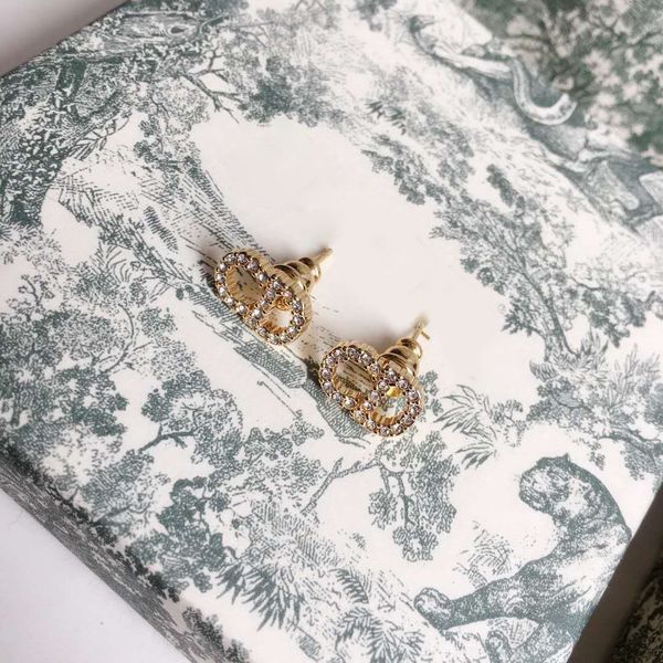 luxury designer vintage copper stud earrings gold letters cz crystal ear rings jewelry brand name box packing, Golden;silver
luxury designer vintage copper stud earrings gold letters cz crystal ear rings jewelry brand name box packing, Golden;silver