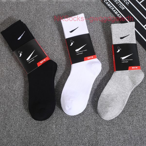 fashion sports men's socks classic hook brand medium tube solid men women basketball sweat absorbing breathable short boat sock luxury, Black 
fashion sports men's socks classic hook brand medium tube solid men women basketball sweat absorbing breathable short boat sock luxury, Black