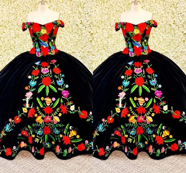 2022 luxury velvet vintage embroidered quinceanera dresses mexican style off the shoulder dark navy color sweet 15 dress party formal charro, Blue;red
2022 luxury velvet vintage embroidered quinceanera dresses mexican style off the shoulder dark navy color sweet 15 dress party formal charro, Blue;red