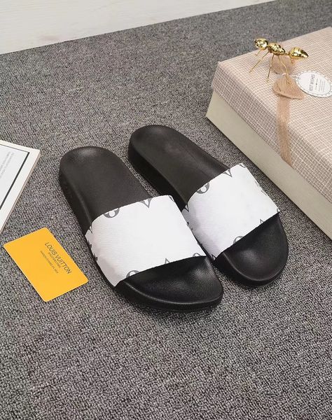 luxury designer slide slippers summer sandals men women beach indoor flat flip flops leather fashion classic shoes couple size 35-46 with bo, Black
luxury designer slide slippers summer sandals men women beach indoor flat flip flops leather fashion classic shoes couple size 35-46 with bo, Black