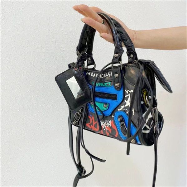 designer balencaigass le cagole bags 2022 graffiti locomotive bag men's women's general high selfvalue blogger star's same po
designer balencaigass le cagole bags 2022 graffiti locomotive bag men's women's general high selfvalue blogger star's same po