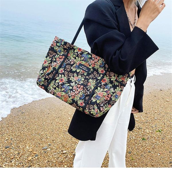 evening bags printed canvas bag fashion single shoulder women's large-capacity summer commuter tote for female
evening bags printed canvas bag fashion single shoulder women's large-capacity summer commuter tote for female