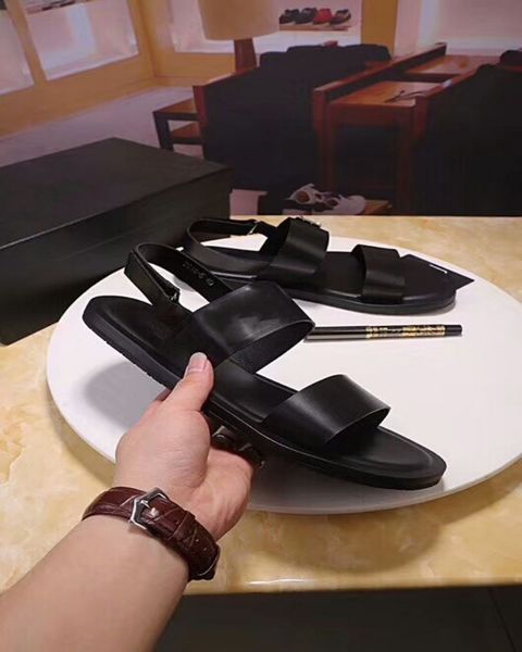 2022 designer luxurys sandals mens slipper men slides leather sandal casual shoes 38-46 with box and dust bag, Black
2022 designer luxurys sandals mens slipper men slides leather sandal casual shoes 38-46 with box and dust bag, Black