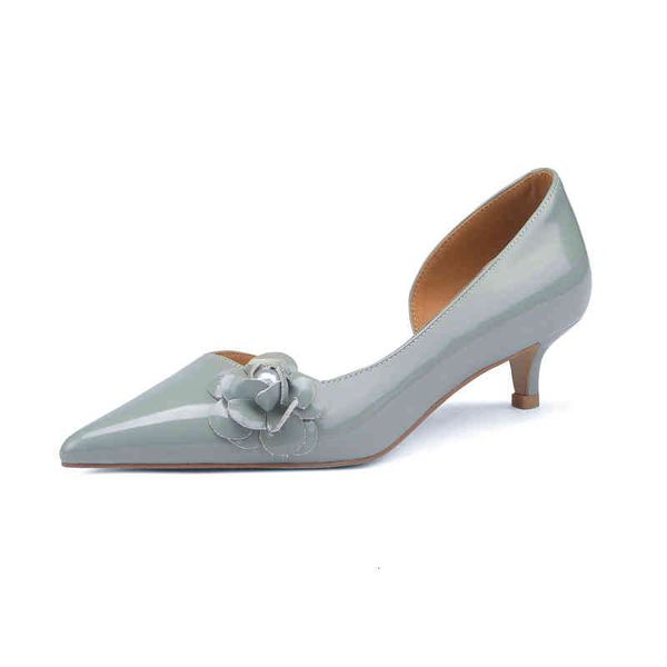 dress shoes spring and summer women's shoes pointed thin heels middle flower side empty patent leather spicy mother single y6a2, Black
dress shoes spring and summer women's shoes pointed thin heels middle flower side empty patent leather spicy mother single y6a2, Black