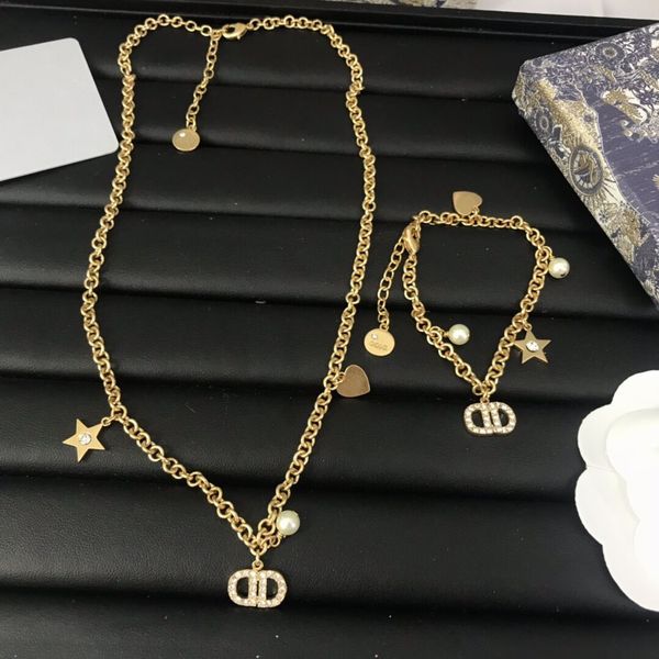 factory retail and wholesale dijia 2022 new pig nose cd letter necklace female d star pearl diamond bracelet jewelry, Silver
factory retail and wholesale dijia 2022 new pig nose cd letter necklace female d star pearl diamond bracelet jewelry, Silver