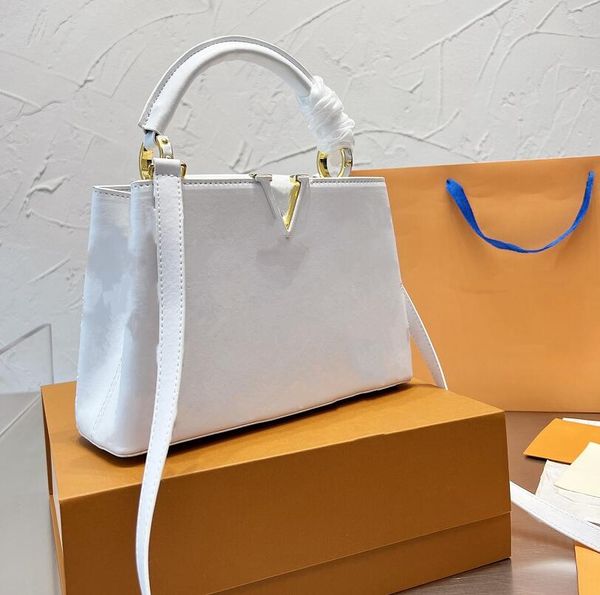 new style cattlehide totes classic embroidery letter logo solid color simple adjustable shoulder straps single-shoulder bag cross body
new style cattlehide totes classic embroidery letter logo solid color simple adjustable shoulder straps single-shoulder bag cross body
