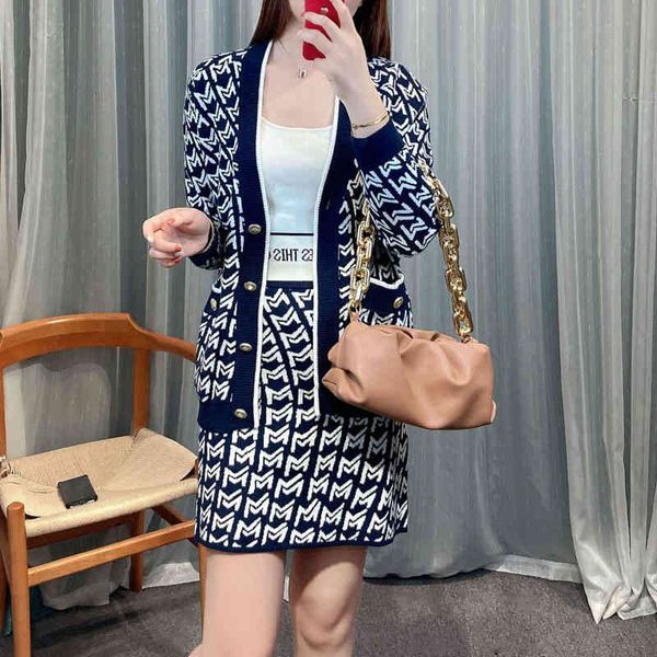 women's sweaters legal family 's knitted suit in women's nanyou high-end clothing xia xiaoxiangfeng letter jacquard sweater, White;black
women's sweaters legal family 's knitted suit in women's nanyou high-end clothing xia xiaoxiangfeng letter jacquard sweater, White;black