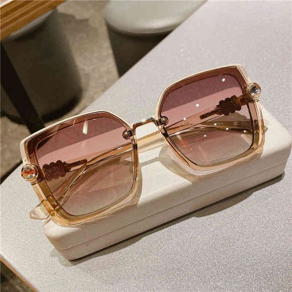 sunglasses 2022 diamond inlaid women's advanced polarized driving uv proof sunglasses, White;black 
sunglasses 2022 diamond inlaid women's advanced polarized driving uv proof sunglasses, White;black