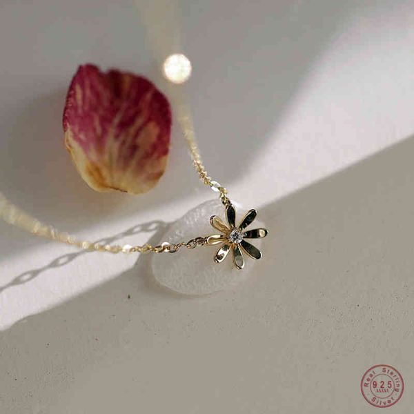 925 sterling silver korean version simple daisy pendant clavicle chain necklace women cute sweet plating 14k gold party jewelry
925 sterling silver korean version simple daisy pendant clavicle chain necklace women cute sweet plating 14k gold party jewelry