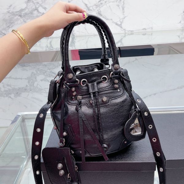 bucket bagtotes bags luxury designer brand fashion shoulder handbags quality women wallet
bucket bagtotes bags luxury designer brand fashion shoulder handbags quality women wallet