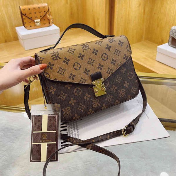 2022 factory wholesale postman female fashion printing buckle single shoulder contrast net red versatile portable messenger bag 9dvc 
2022 factory wholesale postman female fashion printing buckle single shoulder contrast net red versatile portable messenger bag 9dvc
