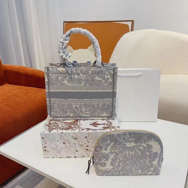 2pcs set mini totes handbag blue gray embroidery tote bags shopping bag shoulder crossbody purse luxury canvas classic letter clutch purses
2pcs set mini totes handbag blue gray embroidery tote bags shopping bag shoulder crossbody purse luxury canvas classic letter clutch purses
