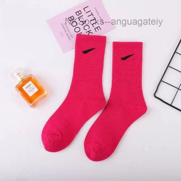 classic men's fashion hook brand socks middle tube sports moisture absorption sock casual men women luxury wear medium short sportsocks, Black
classic men's fashion hook brand socks middle tube sports moisture absorption sock casual men women luxury wear medium short sportsocks, Black