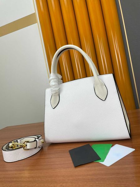 women luxury leather handbag fashion simple messenger bag designer custom 2114# with wide shoulder strap can be crossbody shoulder bag
women luxury leather handbag fashion simple messenger bag designer custom 2114# with wide shoulder strap can be crossbody shoulder bag