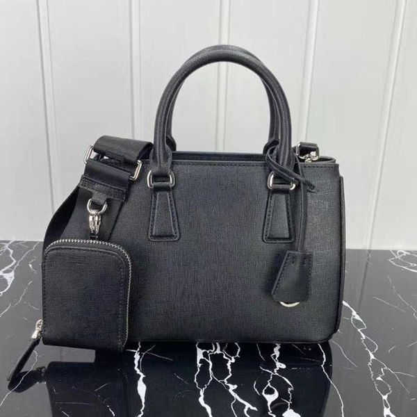 rarijojo 2022 brand new women's bag fashion designer shoulder bag genuine leather with webbing straps and mini purse luxury women'
rarijojo 2022 brand new women's bag fashion designer shoulder bag genuine leather with webbing straps and mini purse luxury women'