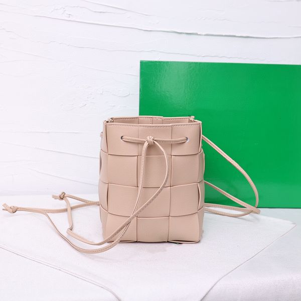 2022 new fashion bucket braided drawstring shoulder strap bag luxury large block leather handbag brand designer messenger bags
2022 new fashion bucket braided drawstring shoulder strap bag luxury large block leather handbag brand designer messenger bags