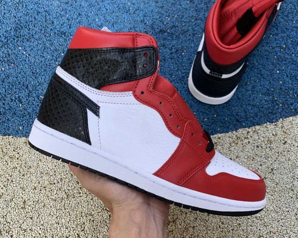 mens 1 high og basketball shoes jumpman 1s satin snake men women gym red black white sneakers trainers with box
mens 1 high og basketball shoes jumpman 1s satin snake men women gym red black white sneakers trainers with box