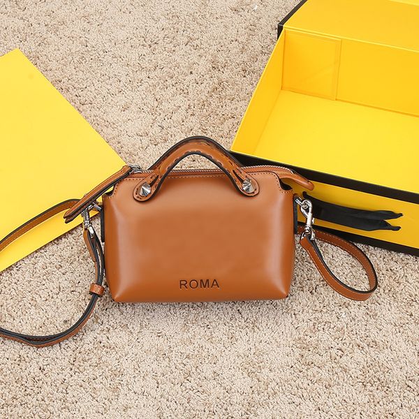 tote bag shoulder bags women cross body handbag purse cowhide material letter pattern zipper closure design handle decoration adjustable sho
tote bag shoulder bags women cross body handbag purse cowhide material letter pattern zipper closure design handle decoration adjustable sho