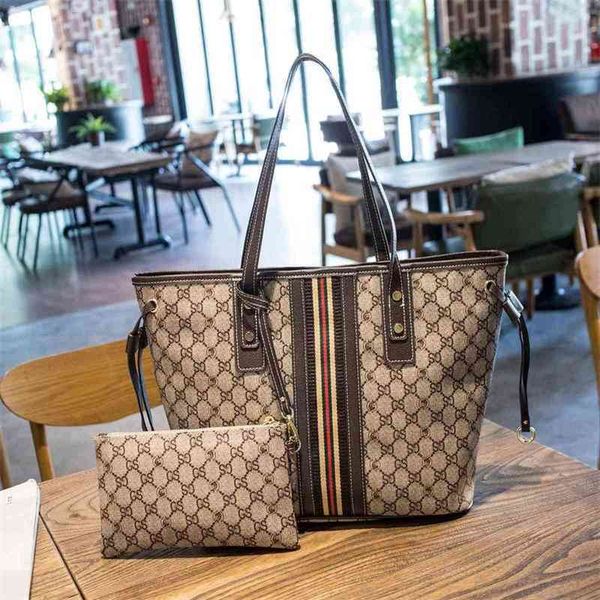 70% factory online sale handbag bag large capacity bag stripe classic printed style shoulder bags
70% factory online sale handbag bag large capacity bag stripe classic printed style shoulder bags