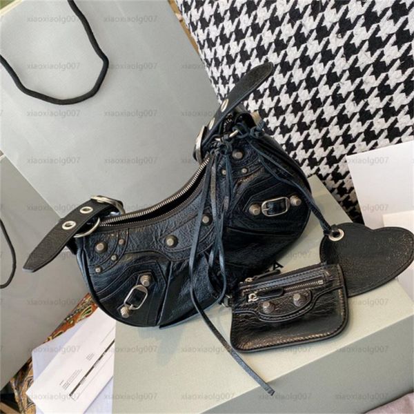 classic women's motorcycle armpit bag exterior real pickup bags women handbags designer women's handbag shoulder strap wallet 5a-h
classic women's motorcycle armpit bag exterior real pickup bags women handbags designer women's handbag shoulder strap wallet 5a-h