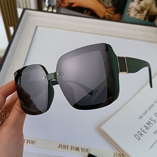 fashion popular sunglasses for men women polarized lultra-clear polaroid lenses european and american models suitable for travel self-drivin, White;black
fashion popular sunglasses for men women polarized lultra-clear polaroid lenses european and american models suitable for travel self-drivin, White;black