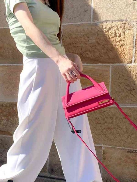 jacquemsbag 2022 european and american flip youth messenger single shoulder women's student portable small square
jacquemsbag 2022 european and american flip youth messenger single shoulder women's student portable small square