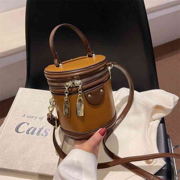 outlet french bag women's 2022 early spring new contrast color cylinder sling one shoulder messenger hand
outlet french bag women's 2022 early spring new contrast color cylinder sling one shoulder messenger hand