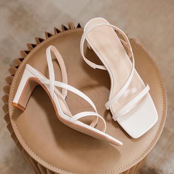 2022 designer slippers women sandals luxury slides oran sandal classic flip flop casual shoes sneakers trainer brand0223, Black
2022 designer slippers women sandals luxury slides oran sandal classic flip flop casual shoes sneakers trainer brand0223, Black