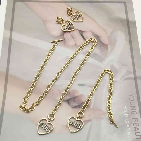 2022 factory wholesale new hip hop love full diamond earrings necklace bracelet high sense sweater chain simple woman, Silver
2022 factory wholesale new hip hop love full diamond earrings necklace bracelet high sense sweater chain simple woman, Silver