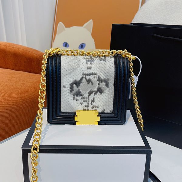 2022sw serpentine snake skin boy calfskin mini bags classic flap gold metal hardware interwoven chain adjustable shoulder strap crossbody ha
2022sw serpentine snake skin boy calfskin mini bags classic flap gold metal hardware interwoven chain adjustable shoulder strap crossbody ha
